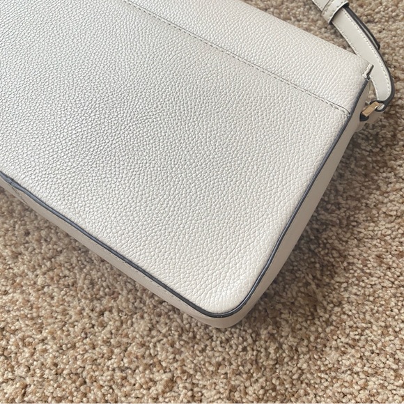 Michael Kors White Shoulder Bag - Picture 4 of 16